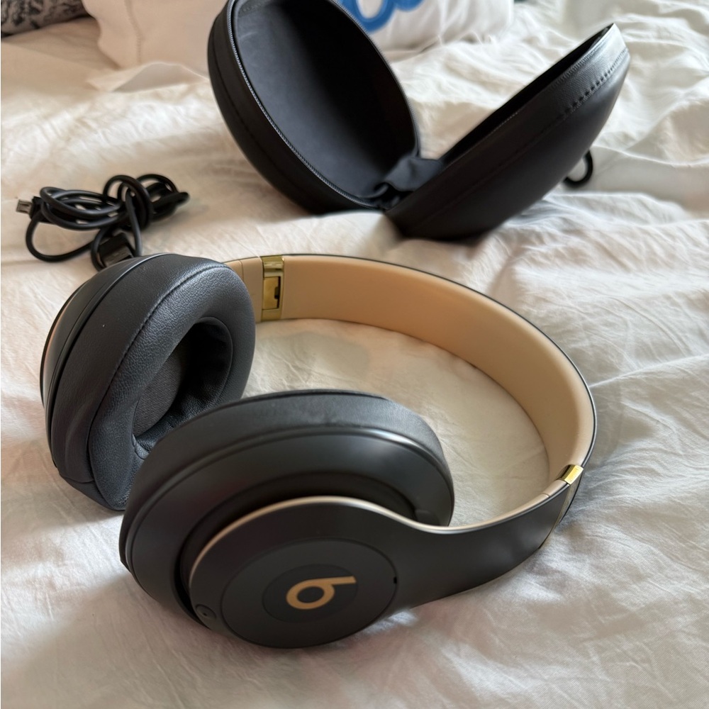 Beats Studio3 - Picture 2 of 4